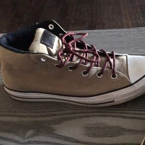 Mens size 10 Hightop Converse